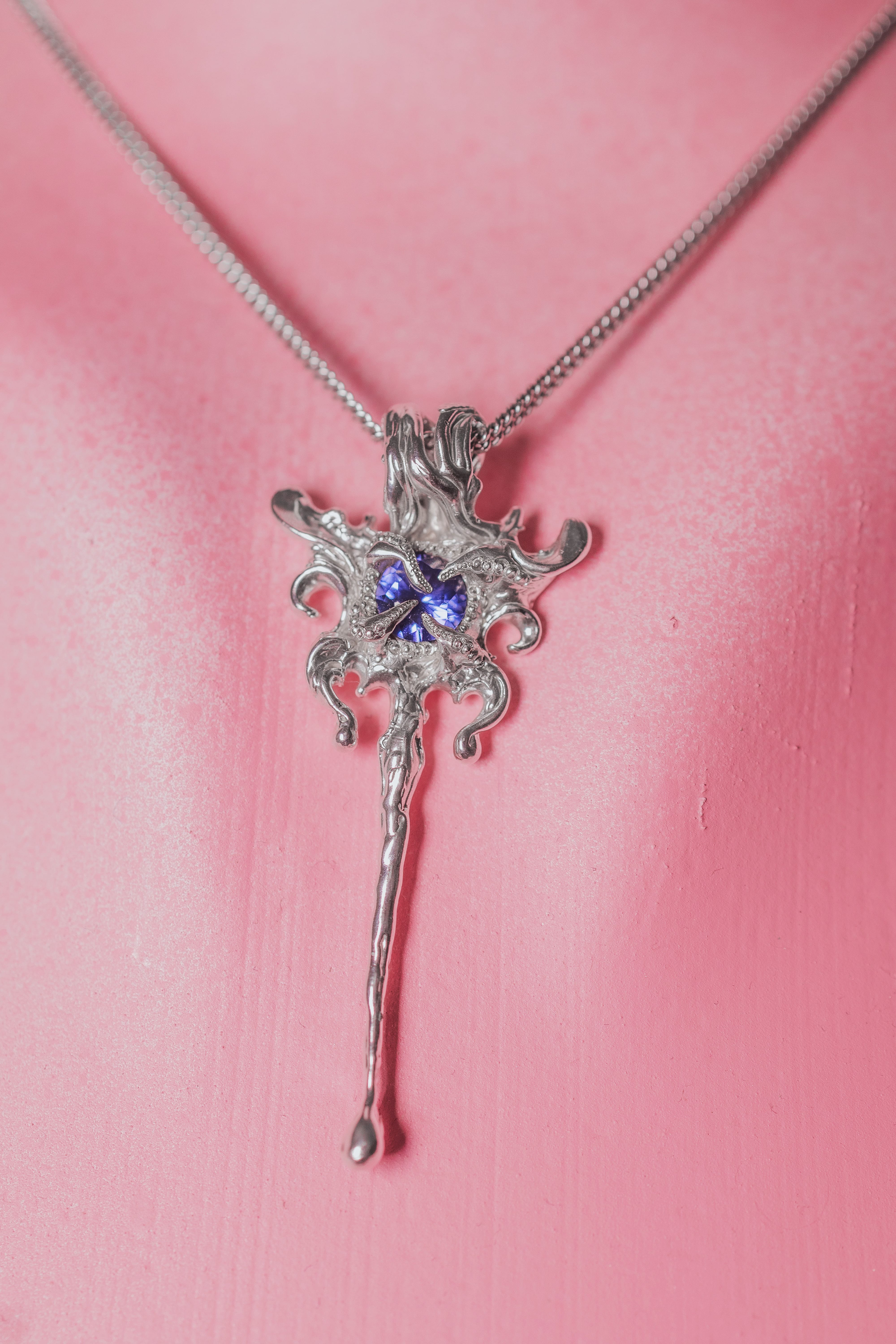 Fantasy pendant with a violet-blue stone