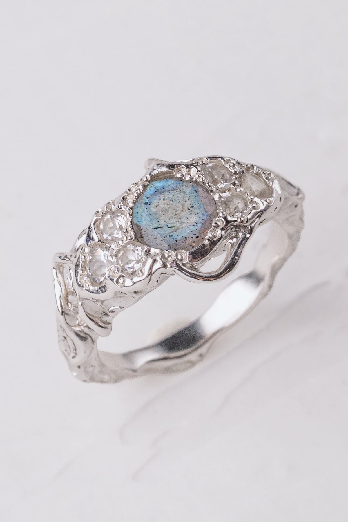 Molecular ring with Labradorite
