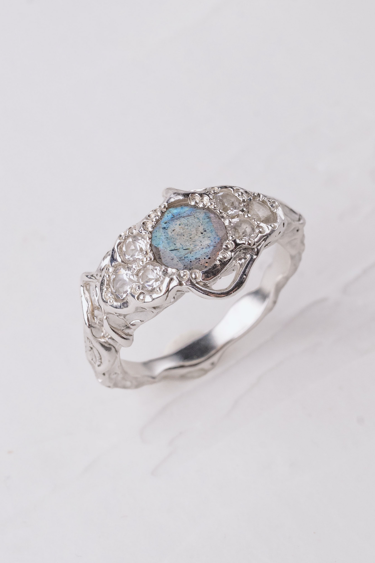 Molecular ring with Labradorite