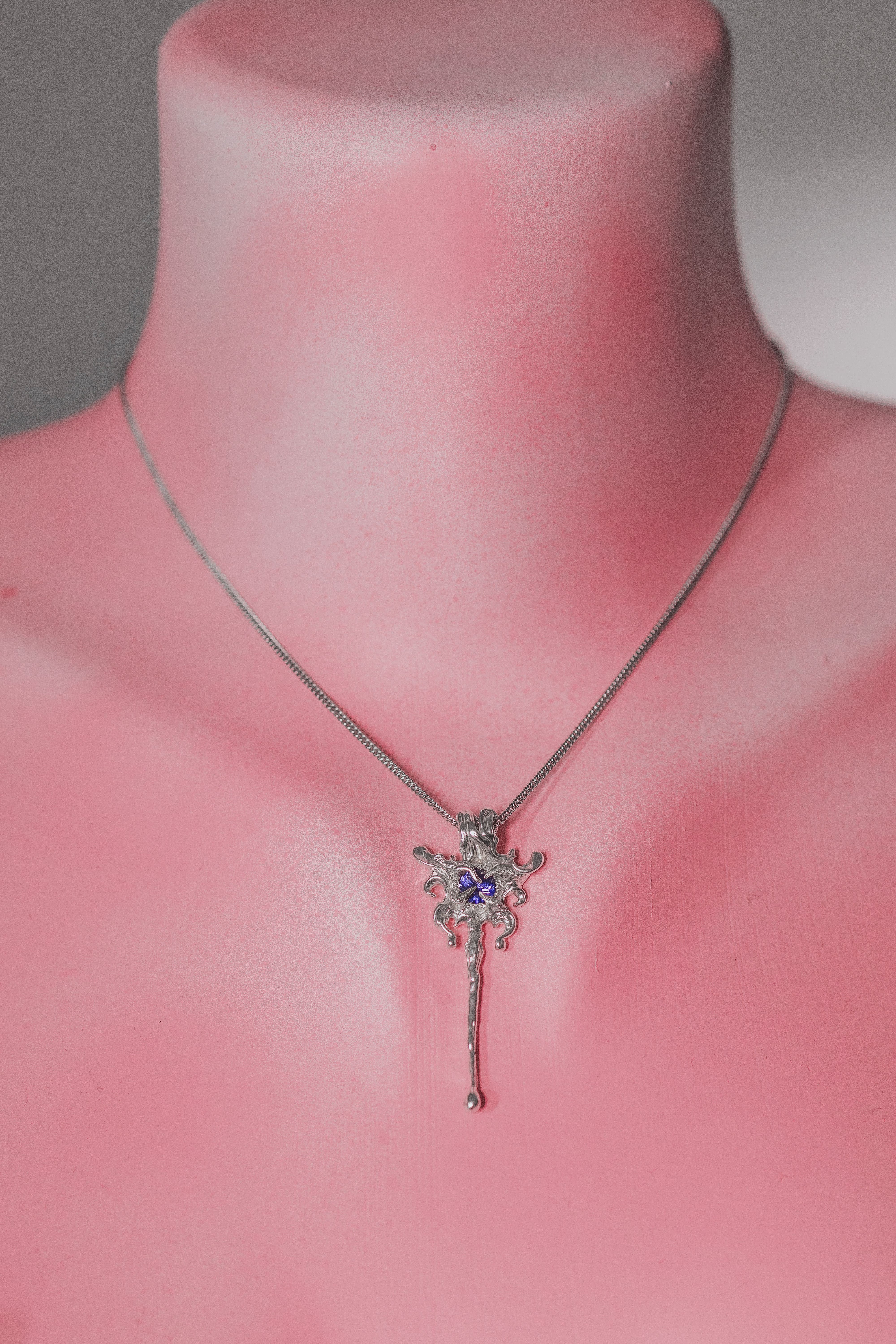 Fantasy pendant with a violet-blue stone