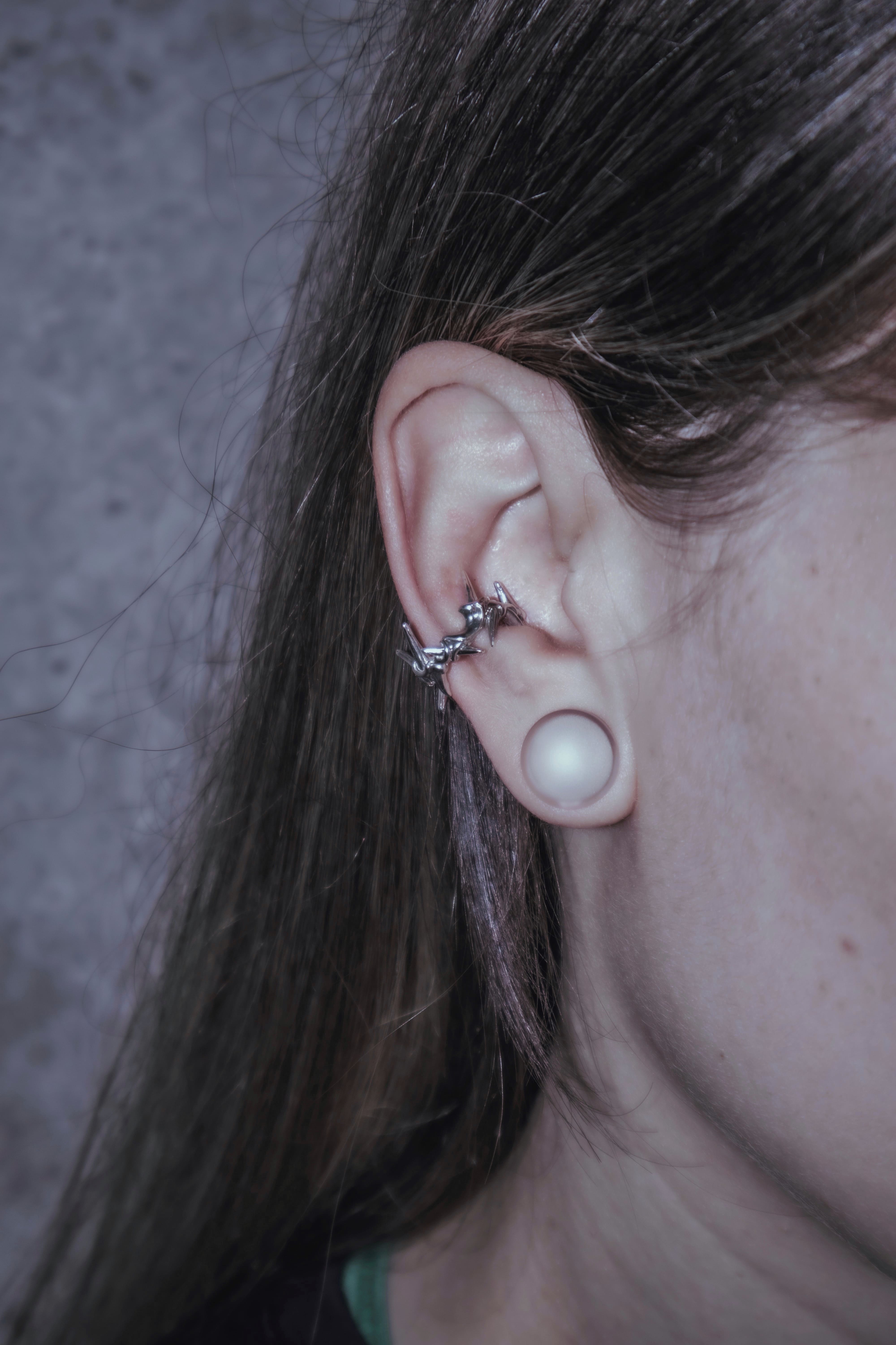 Thorn ear cuff