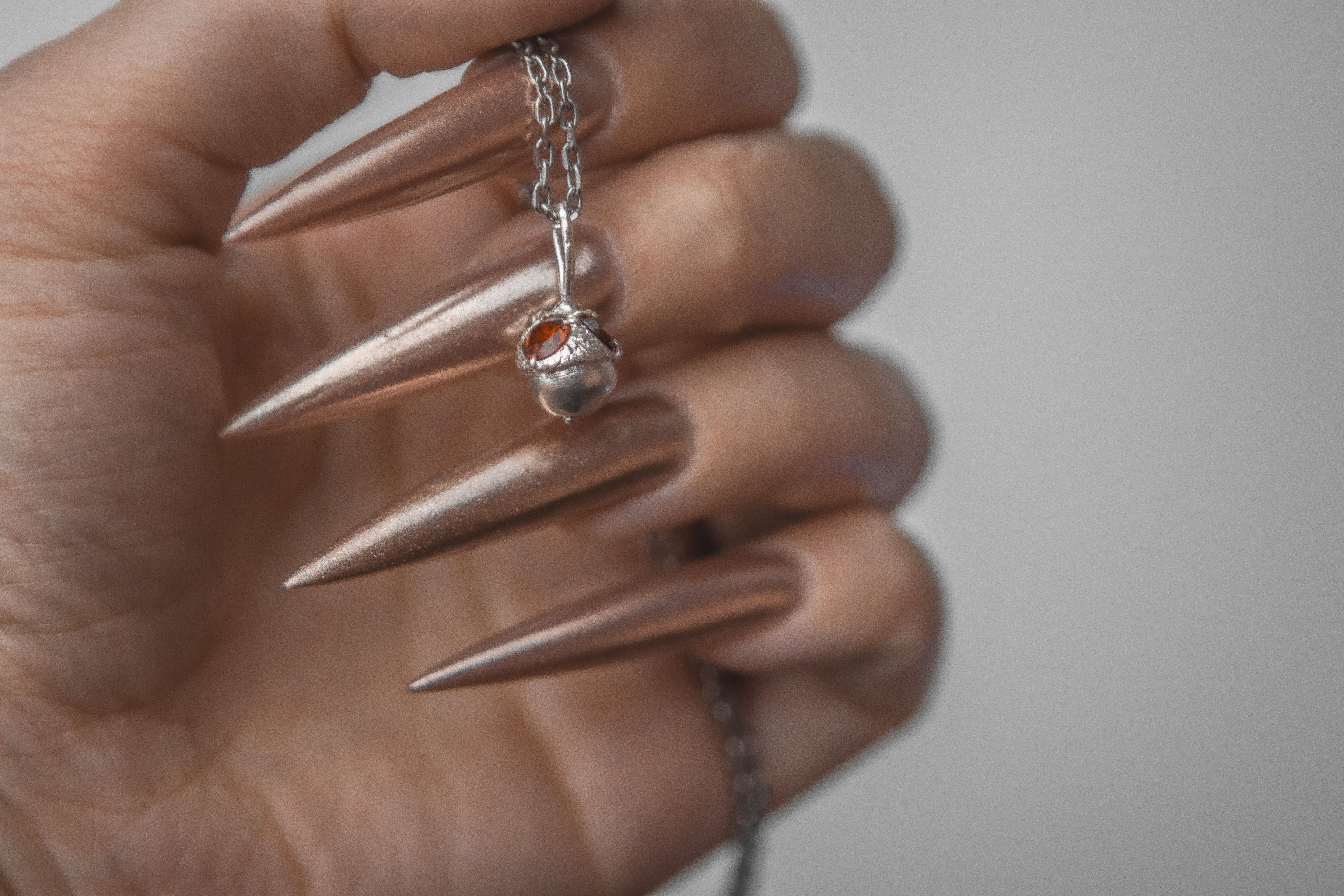 Acorn-pendant with stones