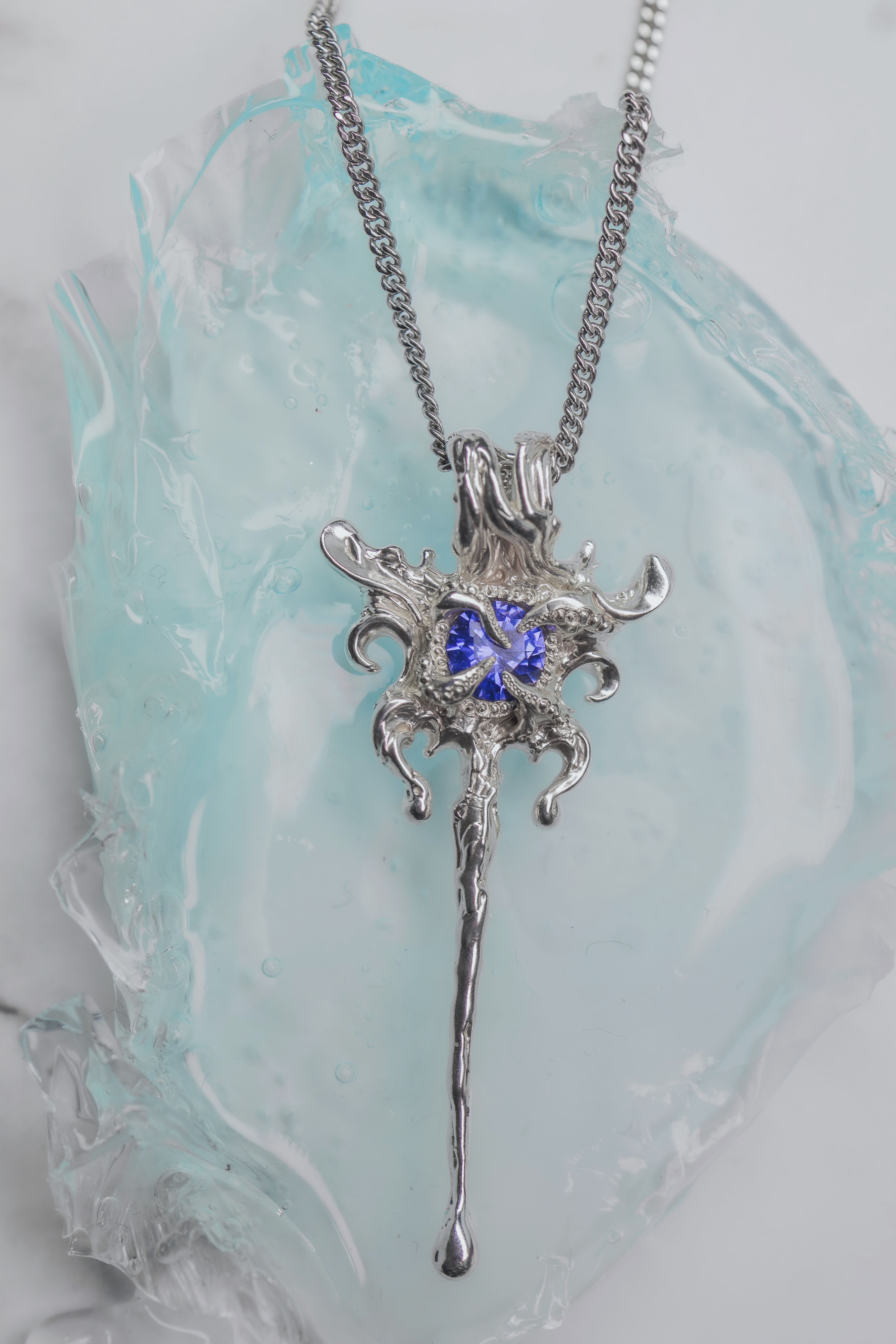 Fantasy pendant with a violet-blue stone