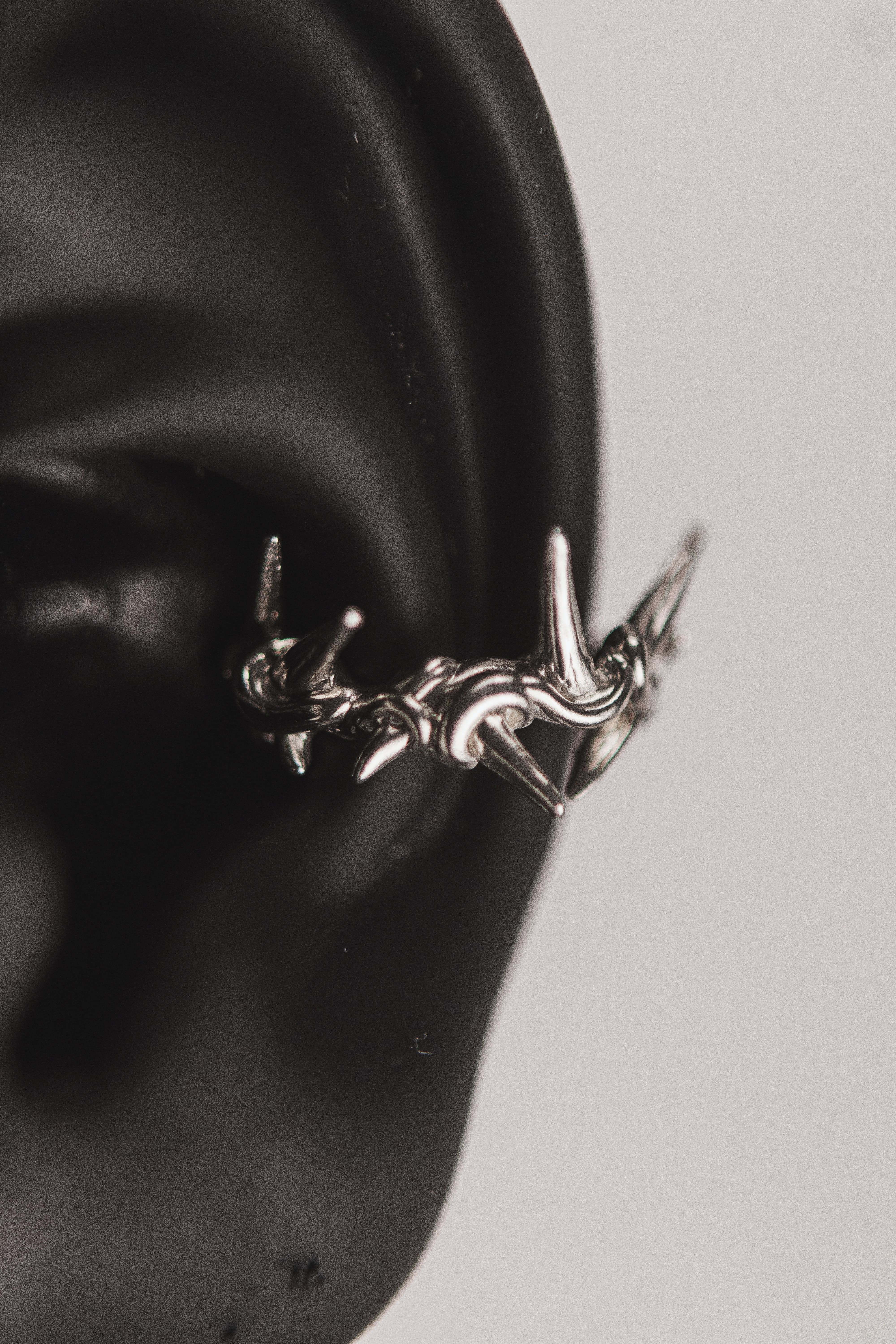 Thorn ear cuff