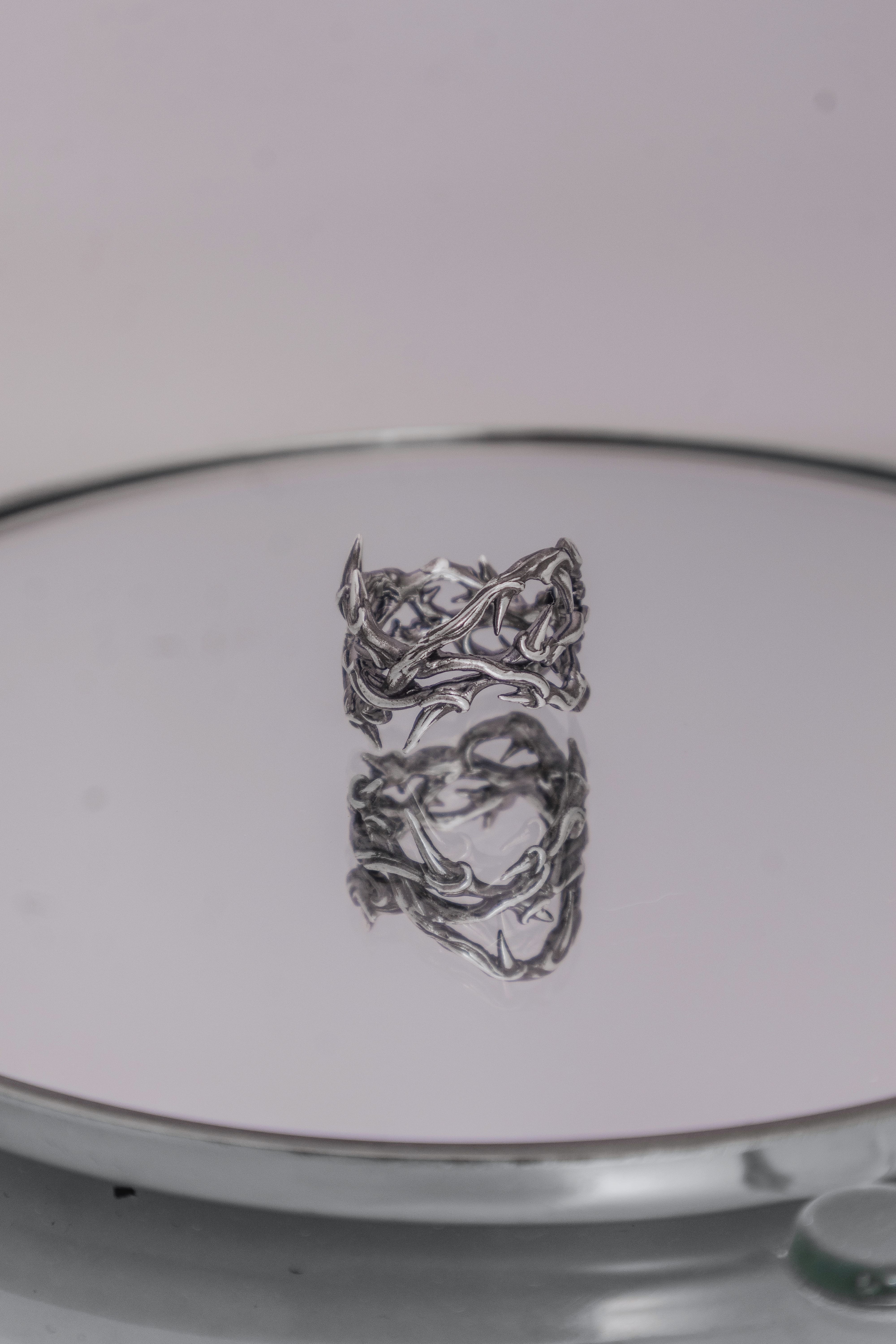 Chunky thorn ring