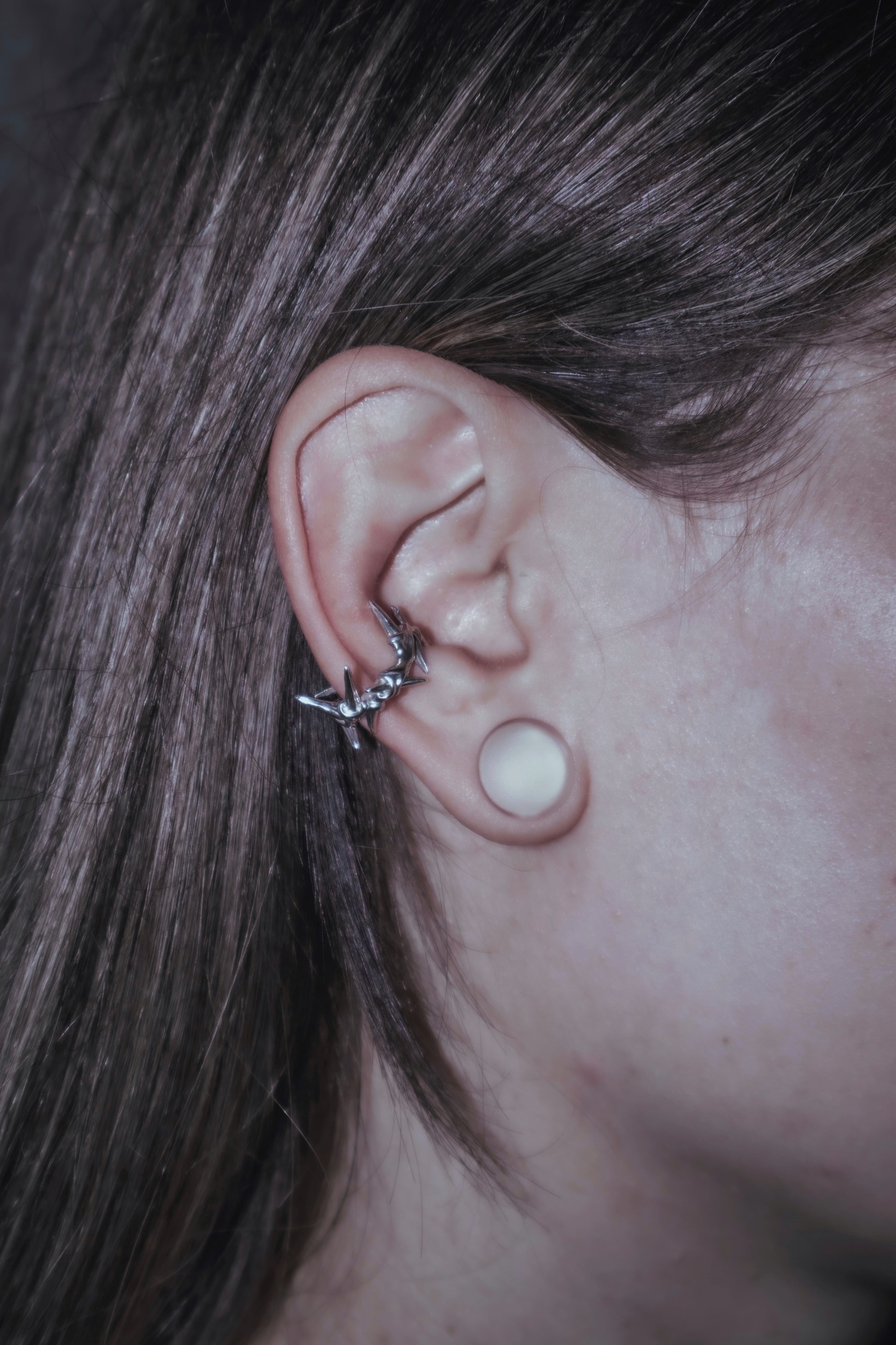 Thorn ear cuff