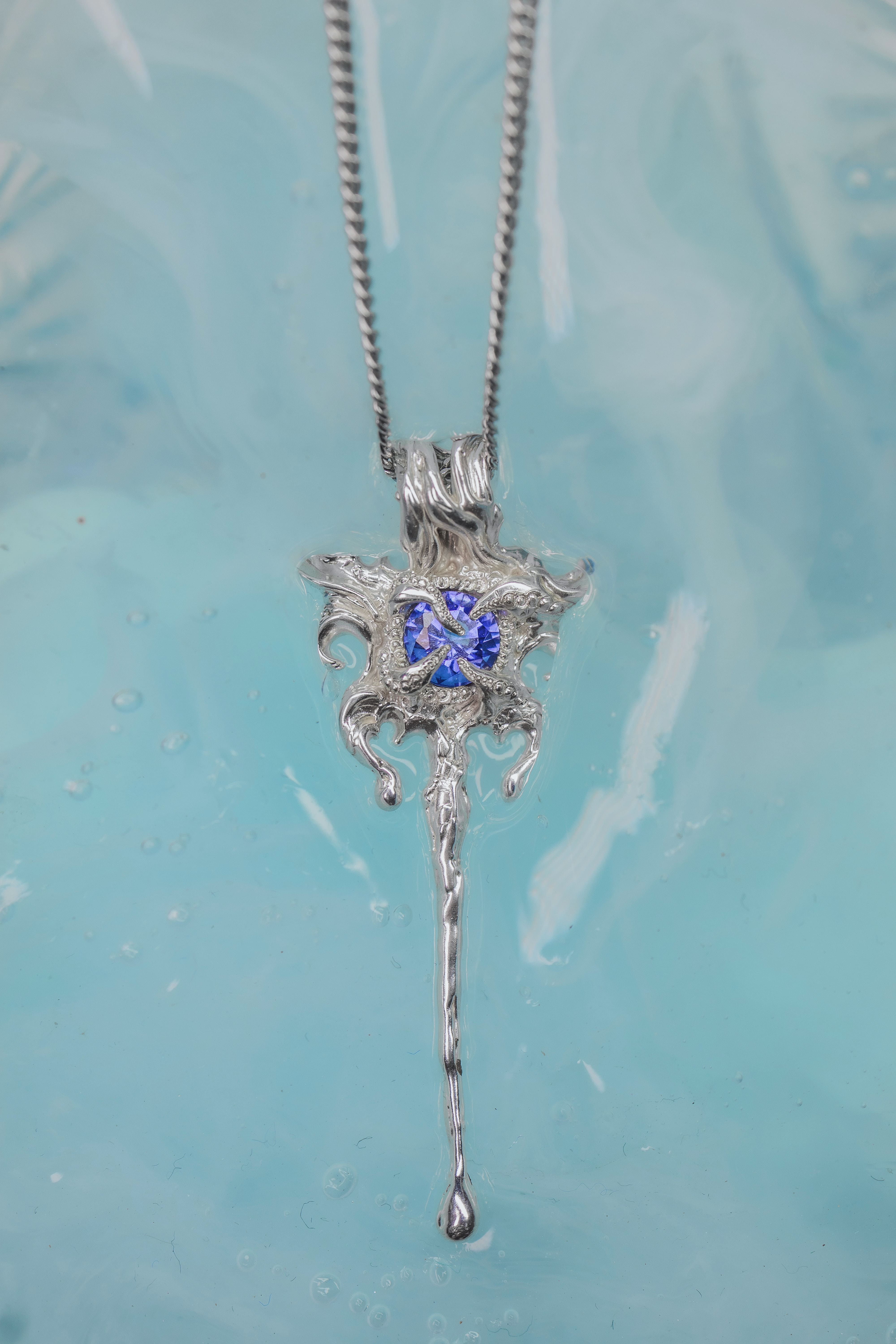 Fantasy pendant with a violet-blue stone