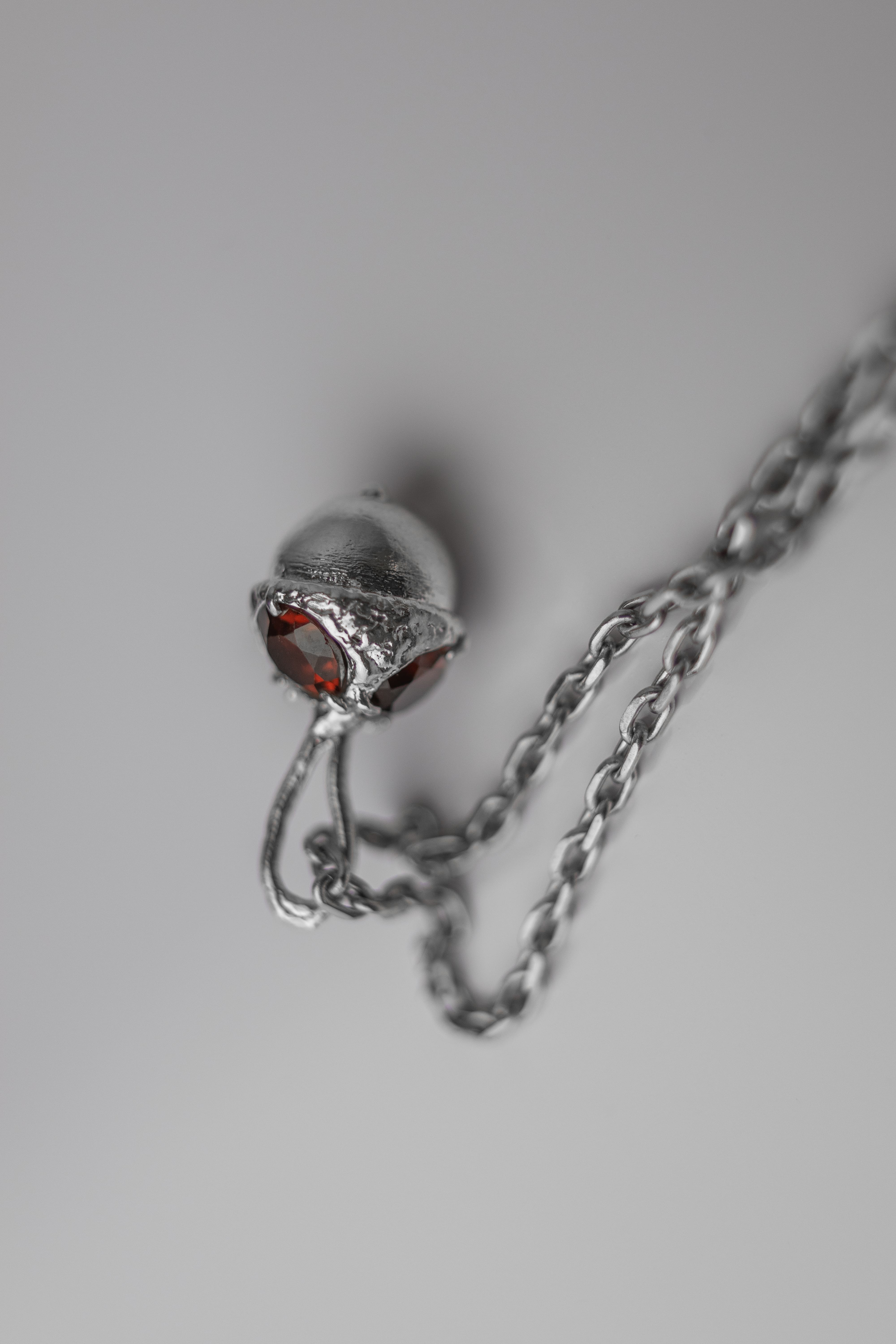 Acorn-pendant with stones