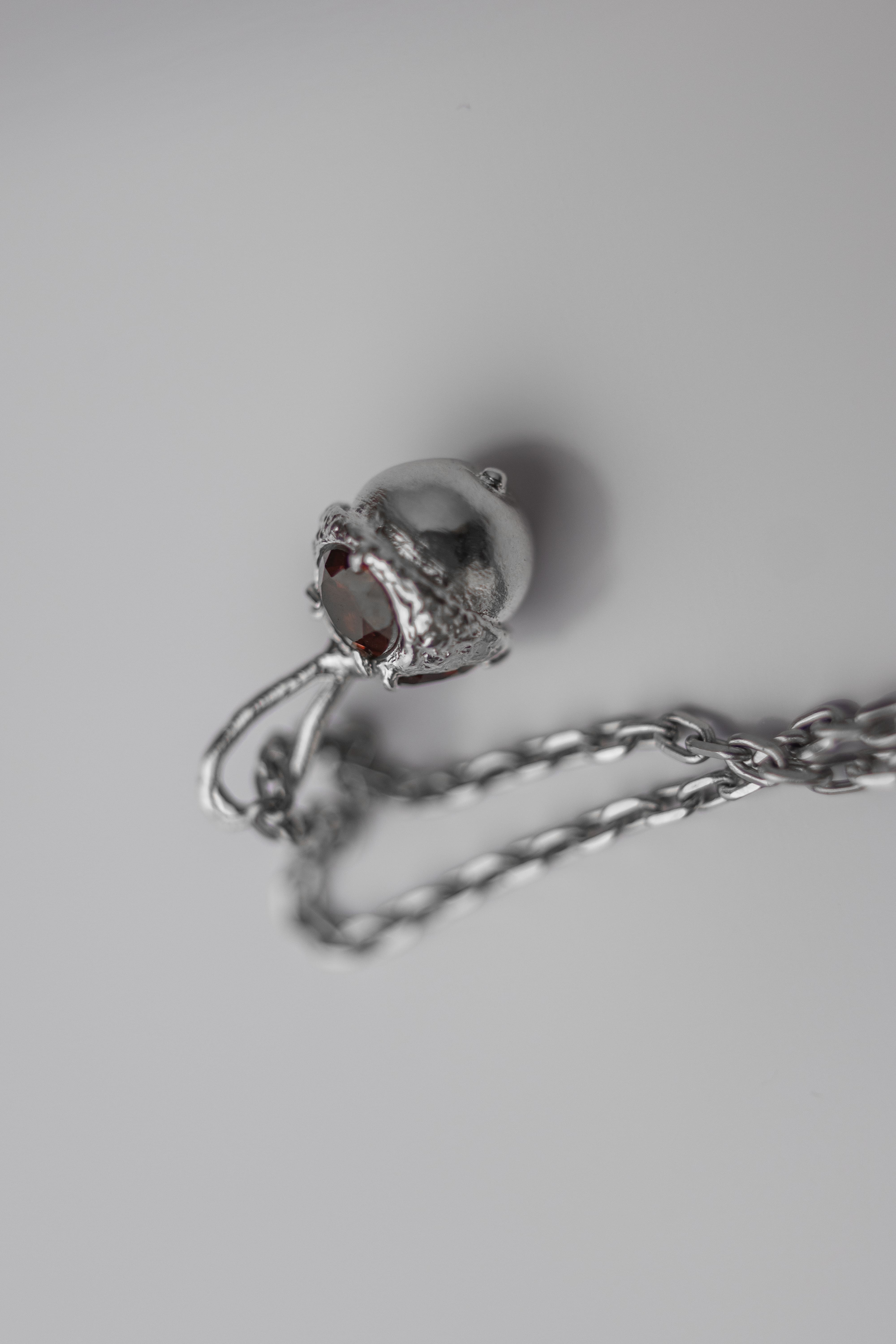 Acorn-pendant with stones