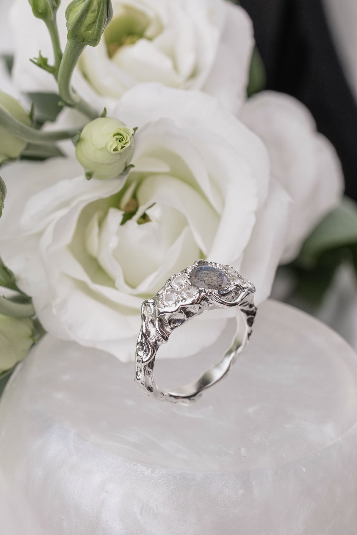 Molecular ring with Labradorite