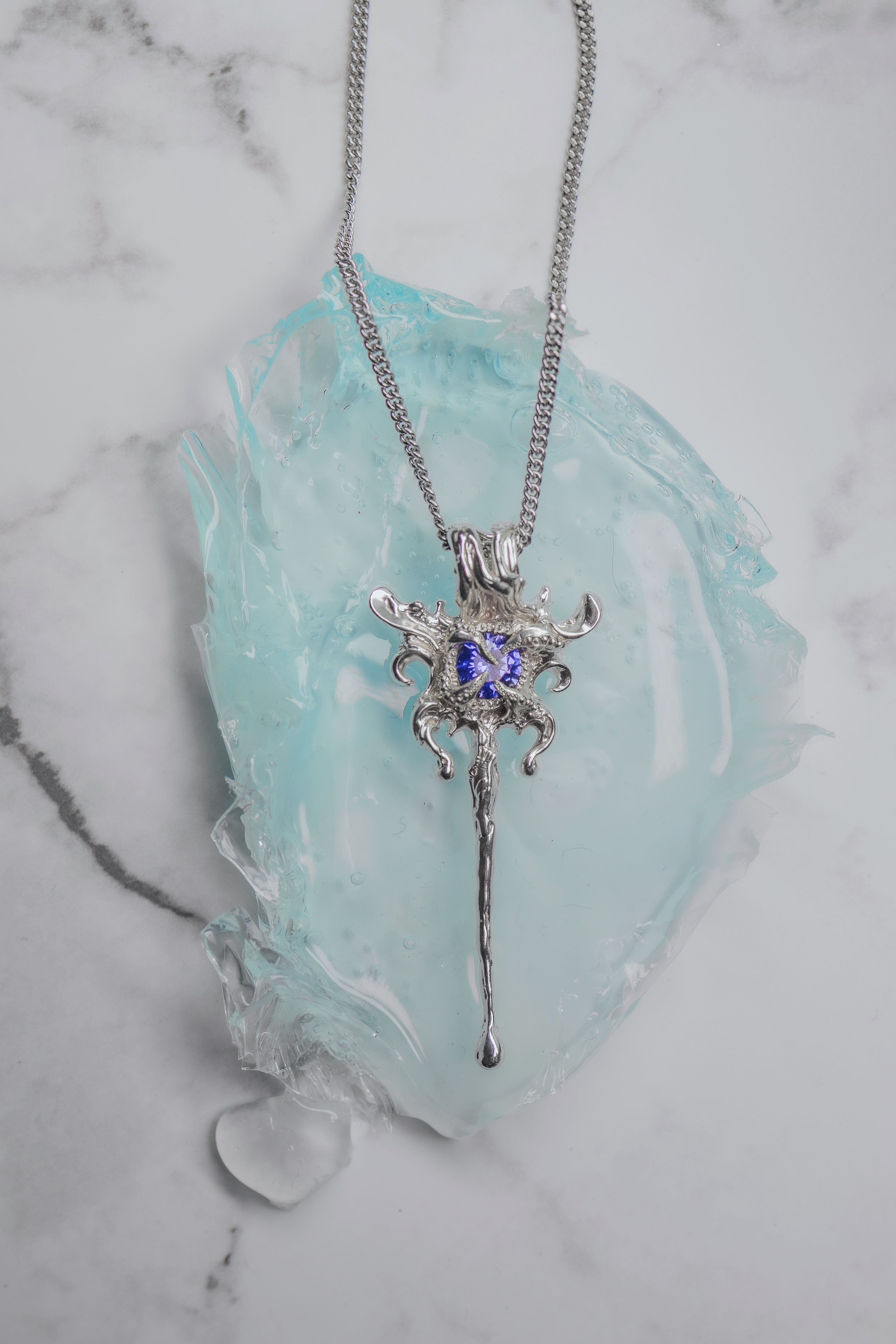 Fantasy pendant with a violet-blue stone