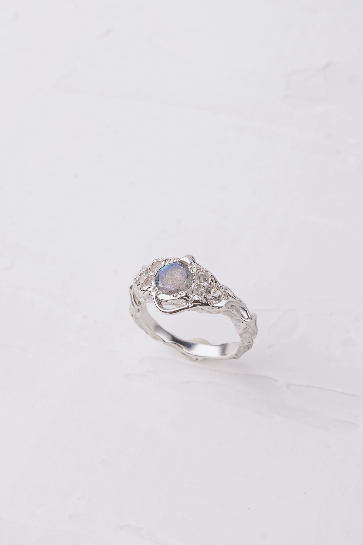 Molecular ring with Labradorite
