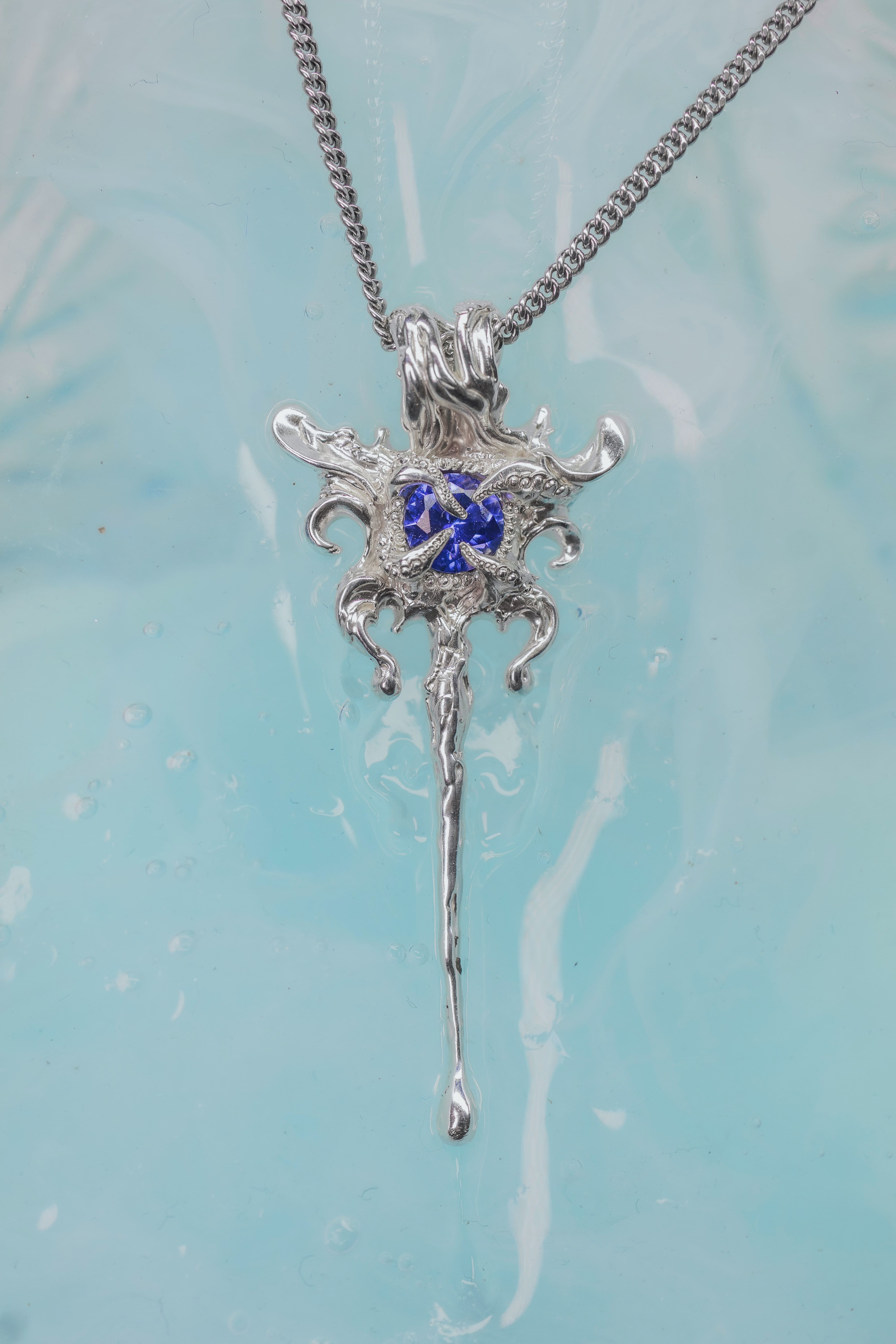 Fantasy pendant with a violet-blue stone