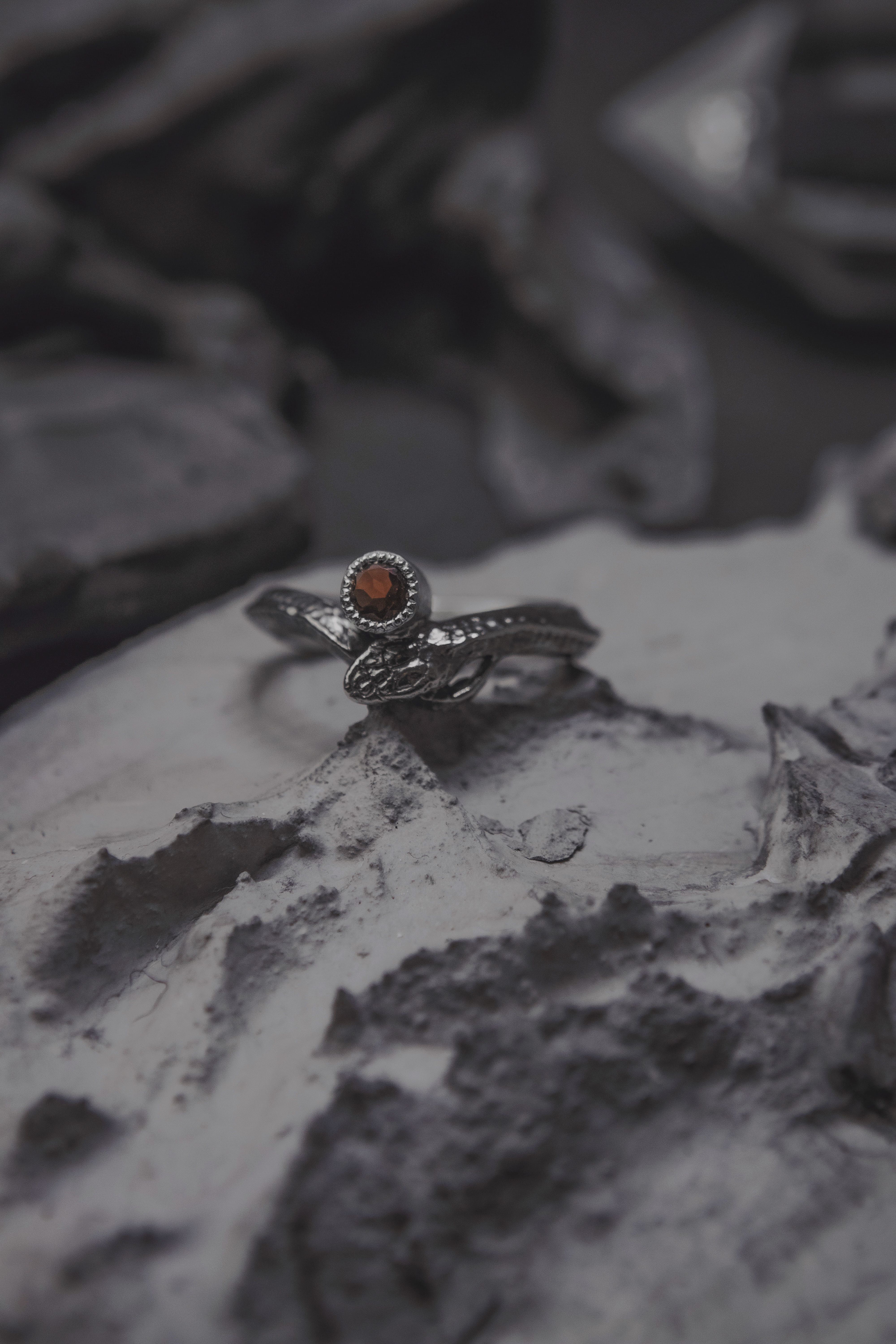 Ouroboros Ring with 4 mm Stone