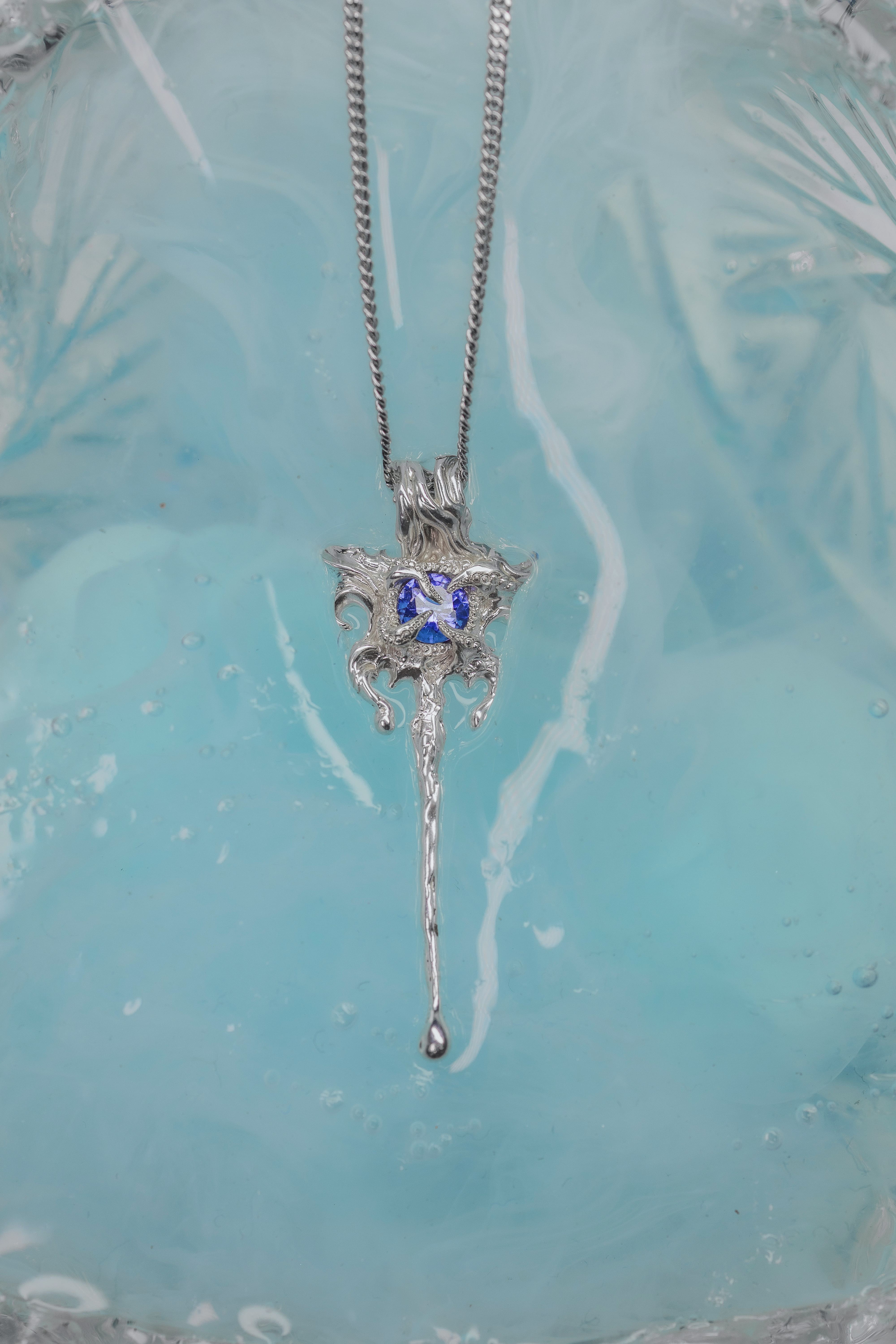 Fantasy pendant with a violet-blue stone