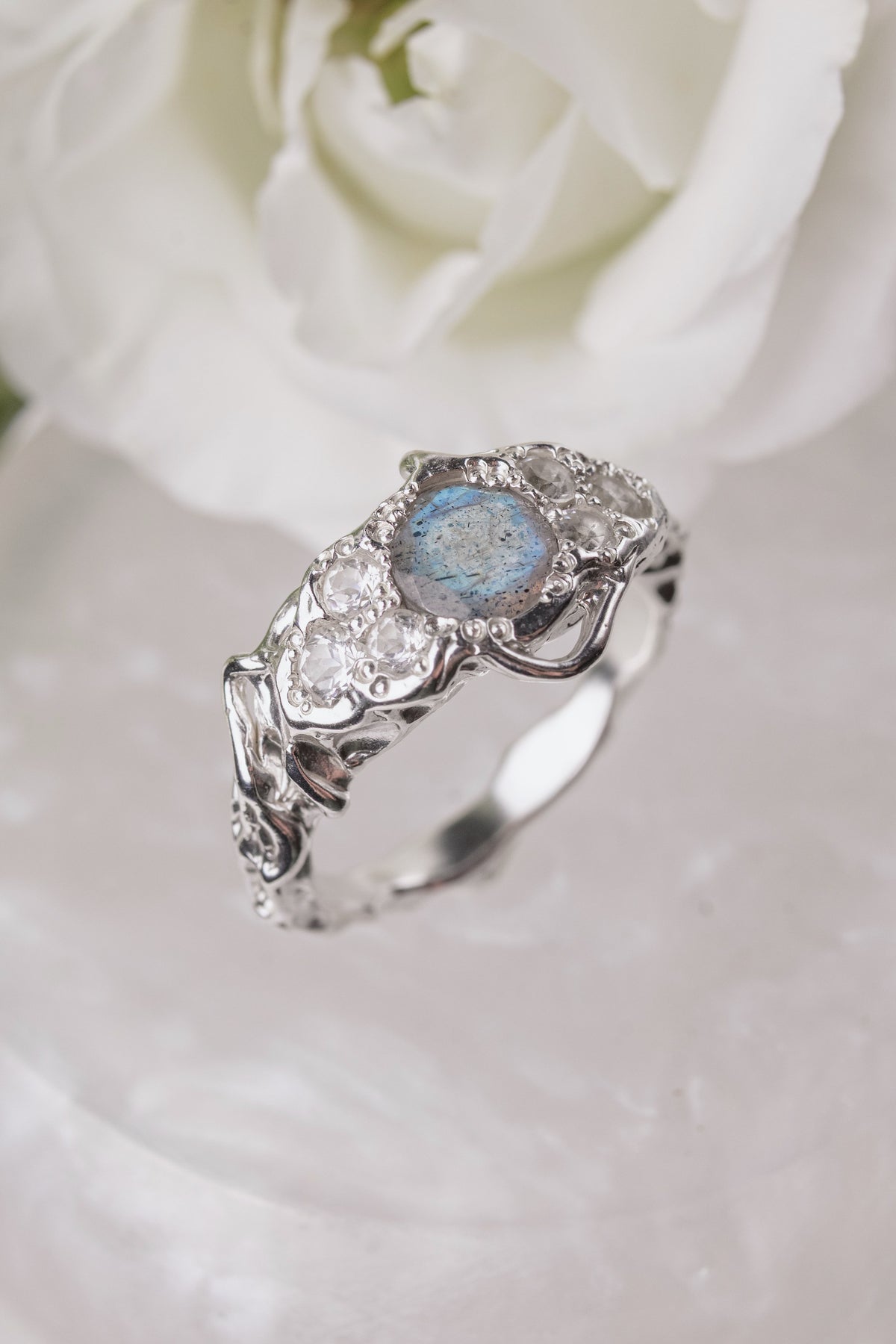 Molecular ring with Labradorite