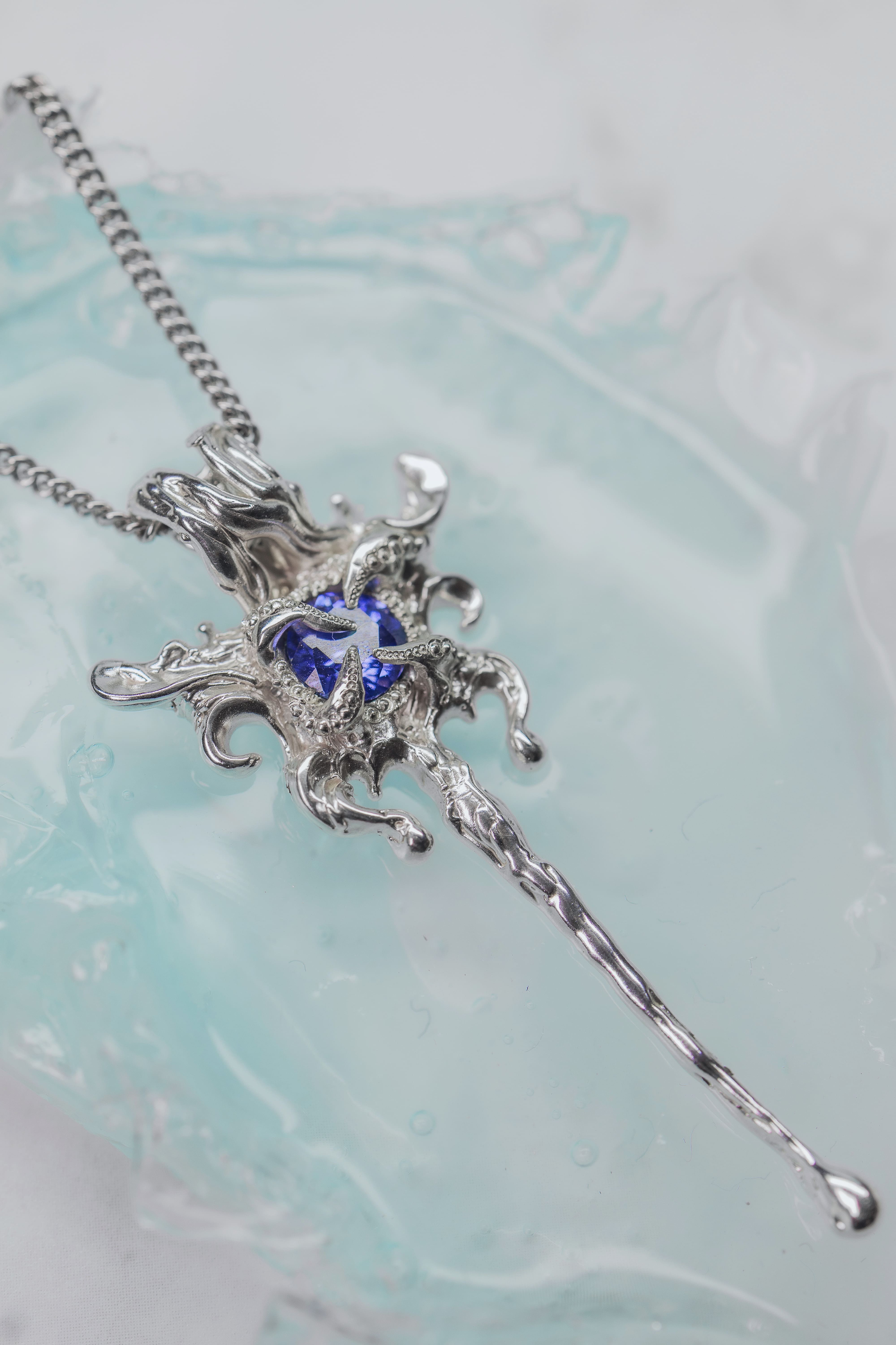 Fantasy pendant with a violet-blue stone