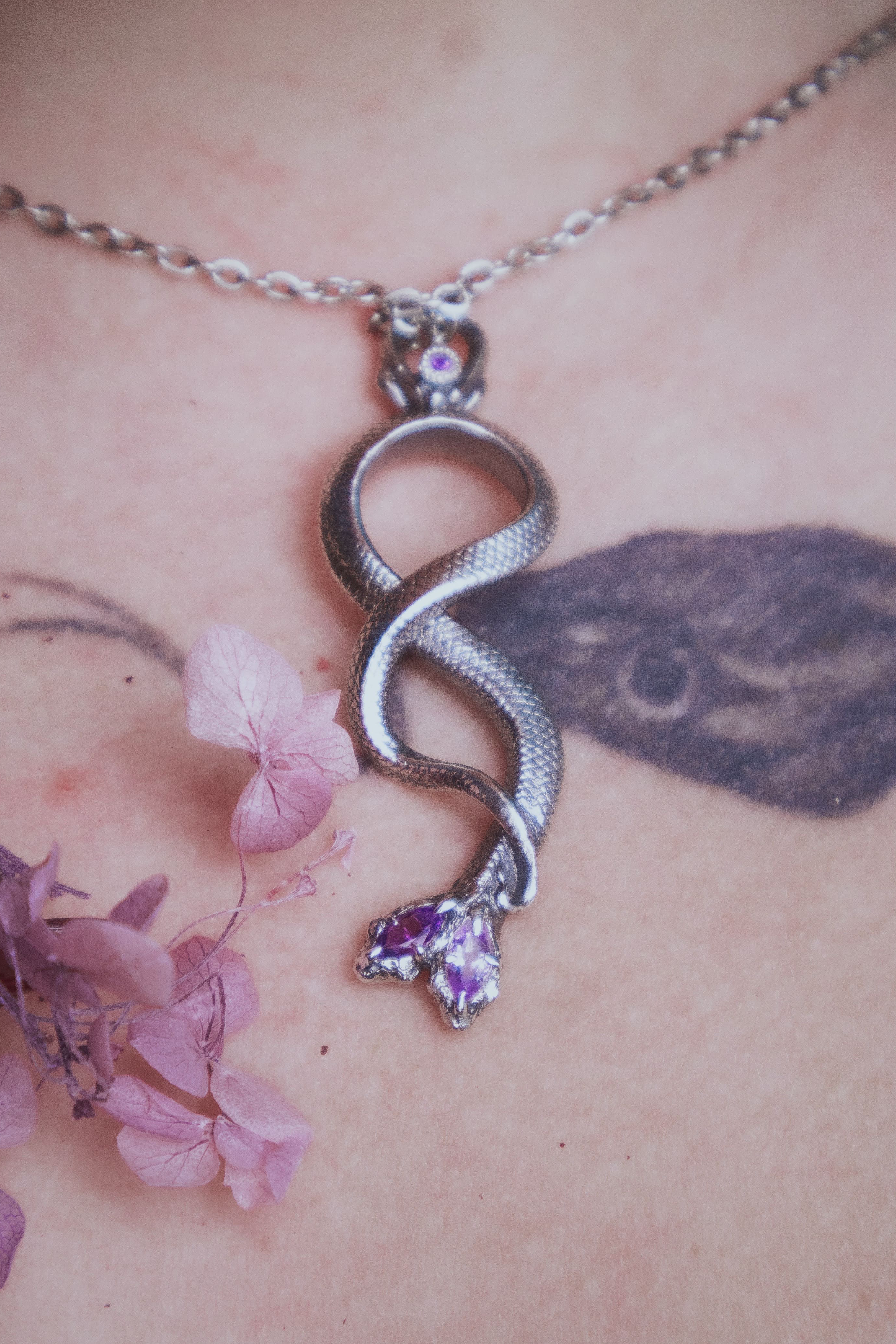 “Dualis” pendant with stones