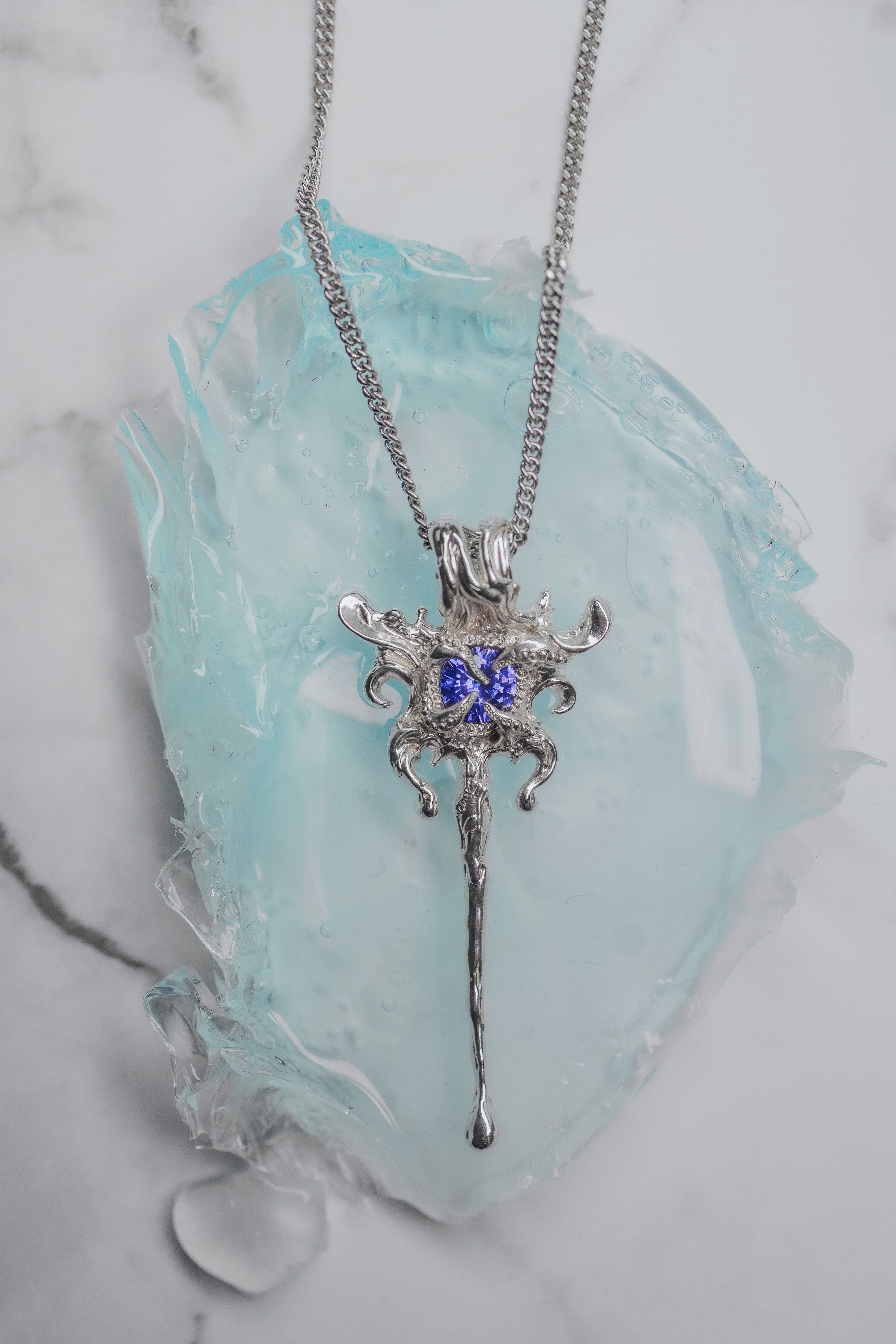 Fantasy pendant with a violet-blue stone