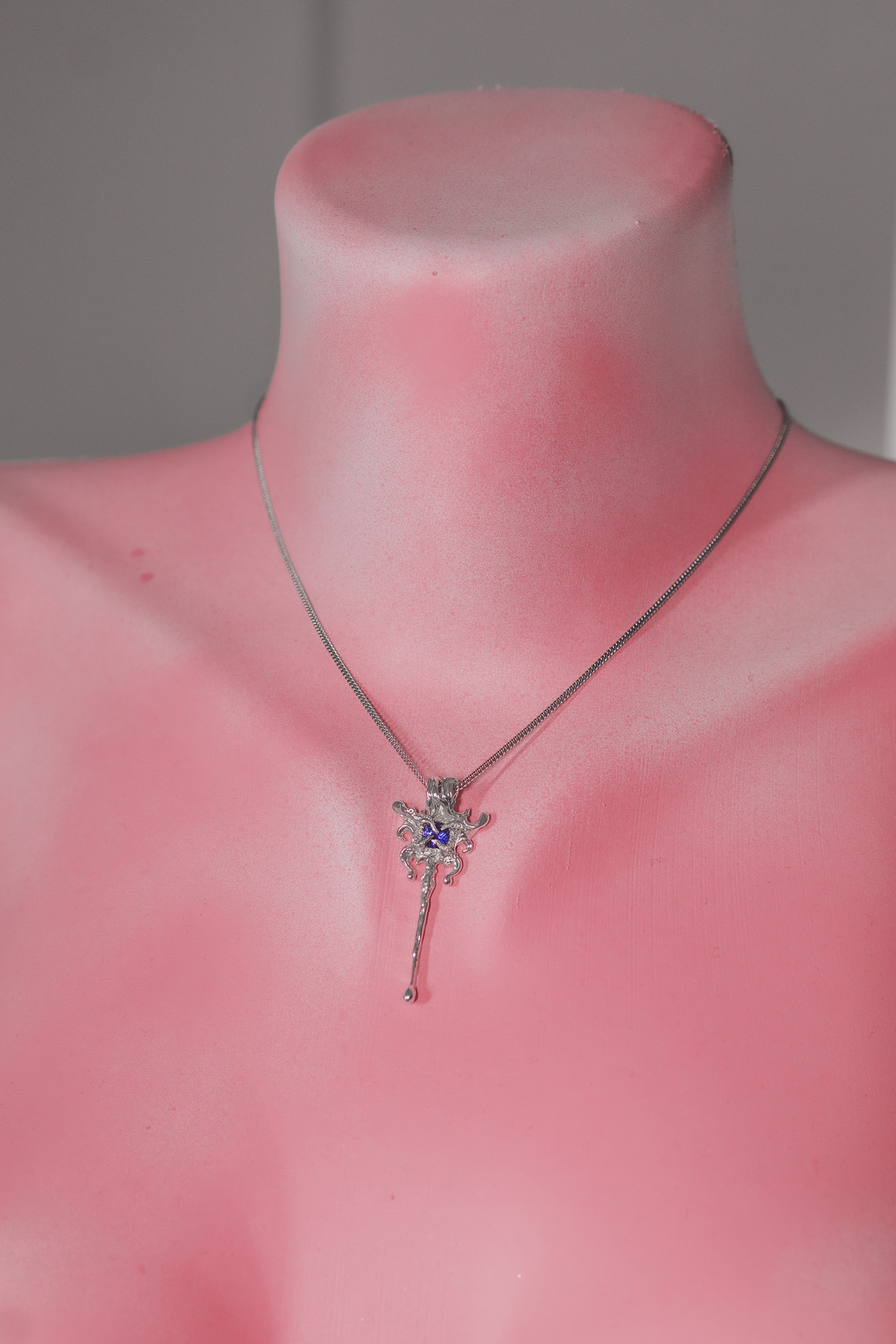 Fantasy pendant with a violet-blue stone