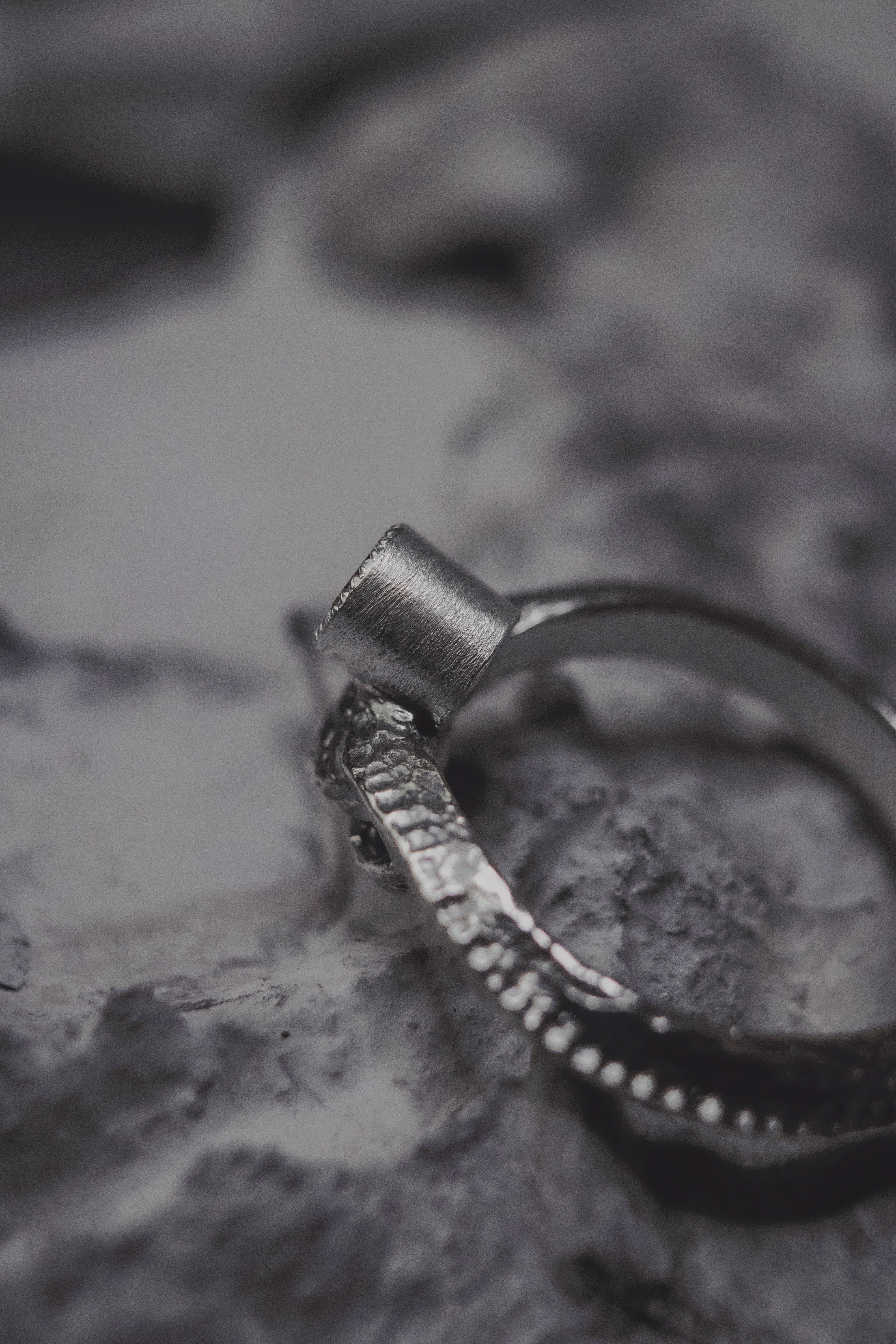 Ouroboros Ring with 4 mm Stone