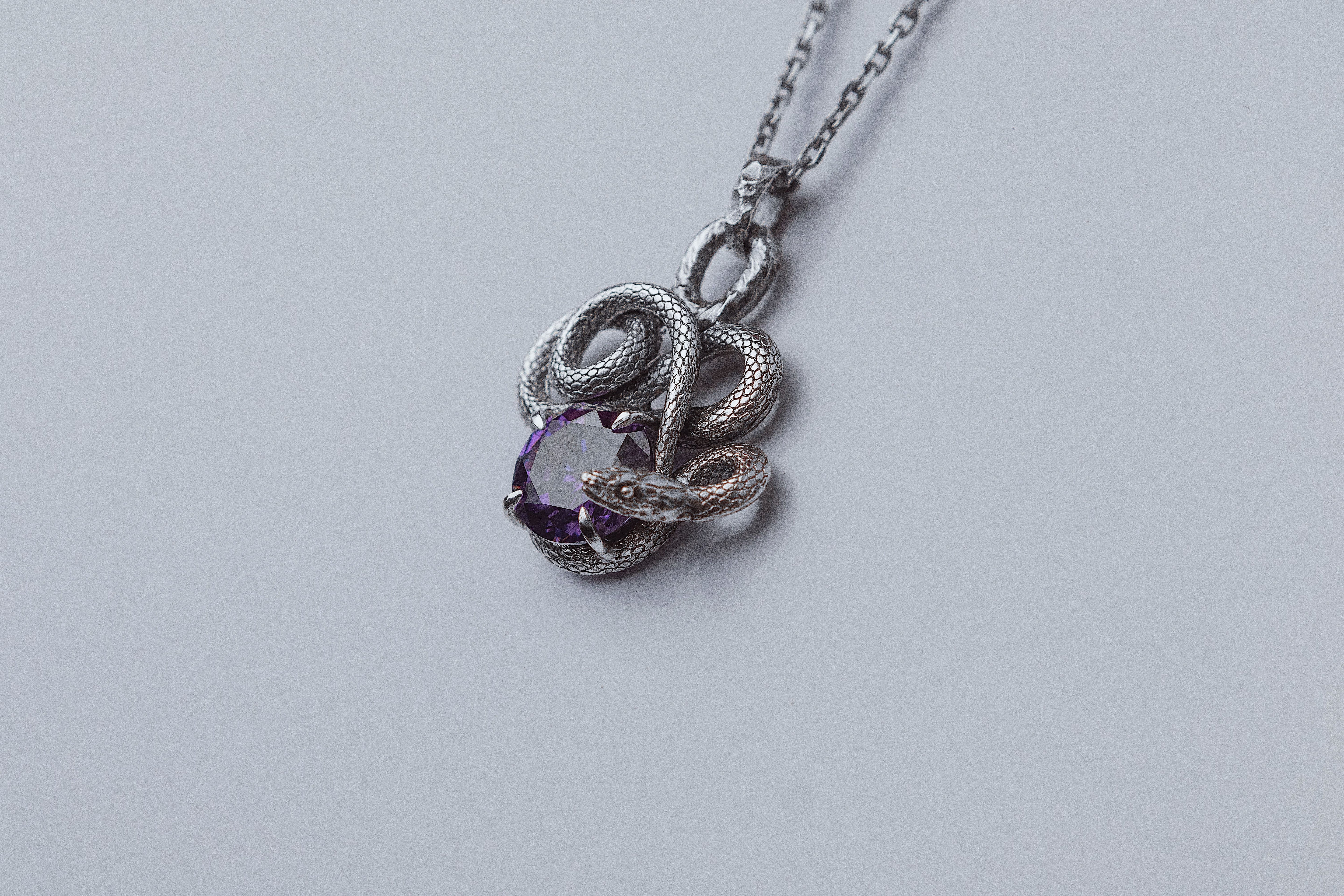 Snake-pendant with big stone