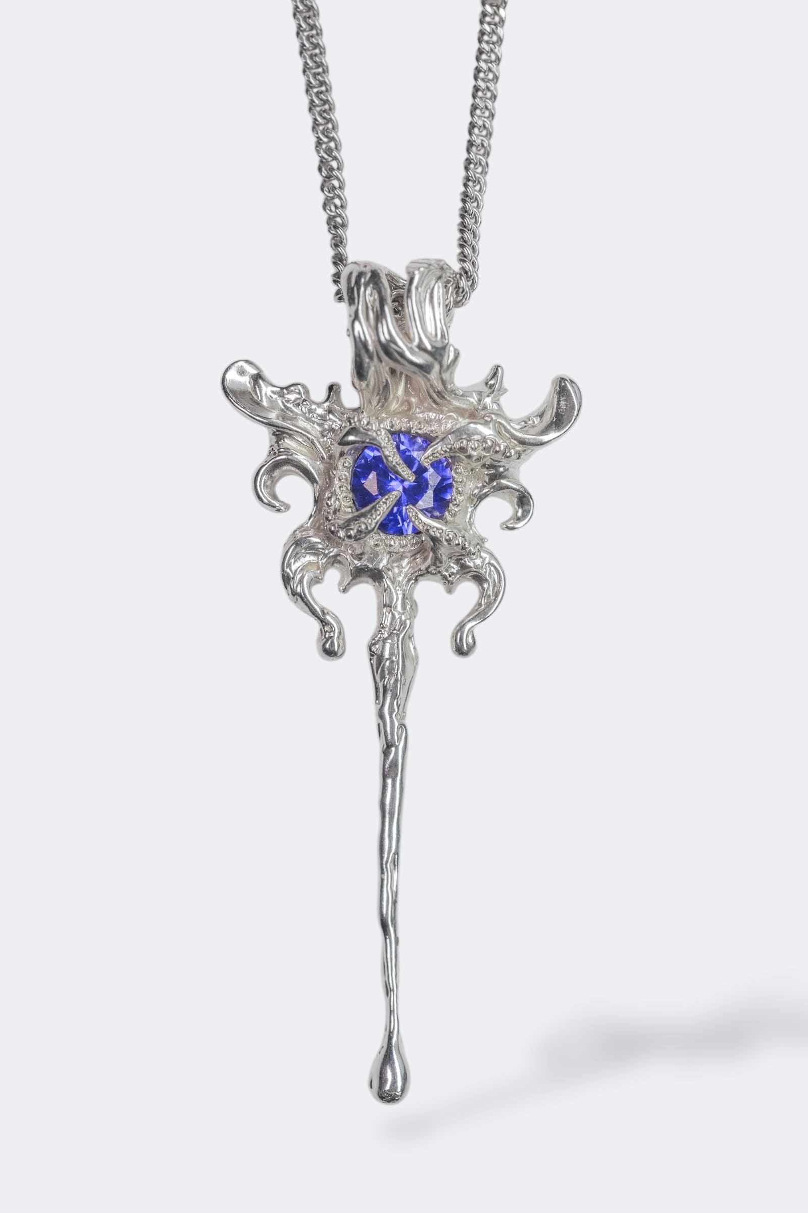 Fantasy pendant with a violet-blue stone